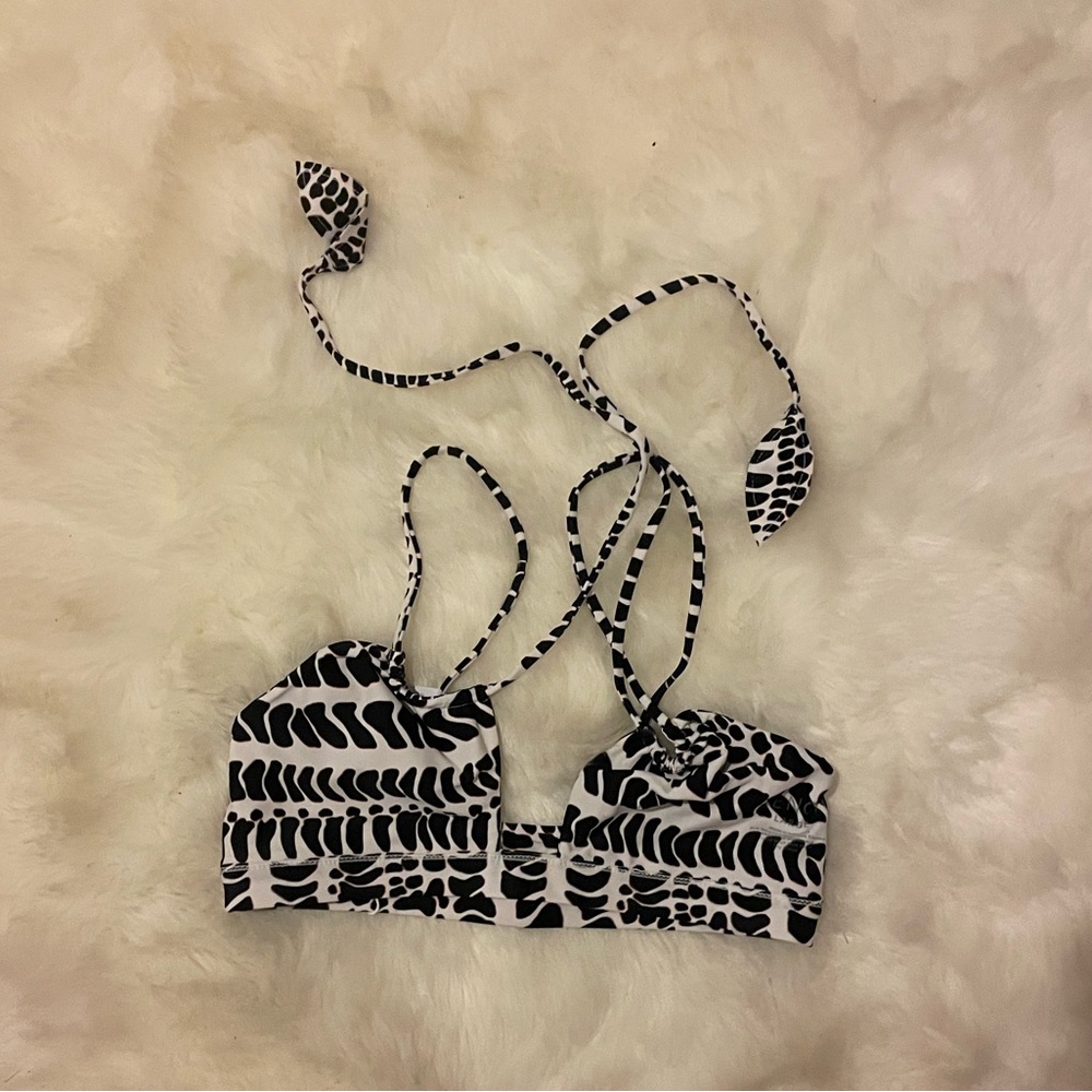 Benoa Ari top Hebrew Cone